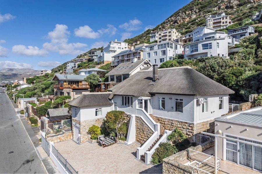 3 Bedroom Property for Sale in Cairnside Western Cape